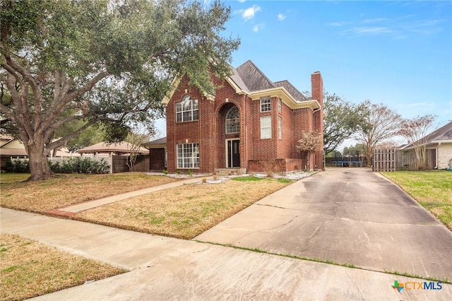 view of front of home with a front yard