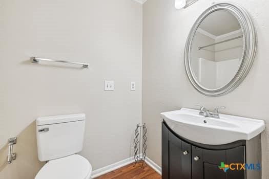 1624 Aquarena Springs Dr Unit G152, San Marcos, TX 78666 - bathroom featuring vanity, toilet, wood finished floors, and baseboards