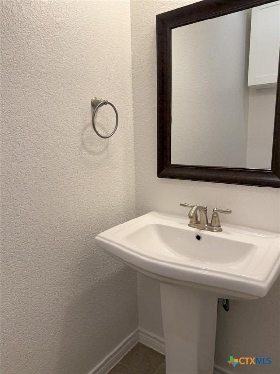 3312 Vineyard Trl, Harker Heights, TX 76548 - bathroom with tile patterned floors and a textured wall