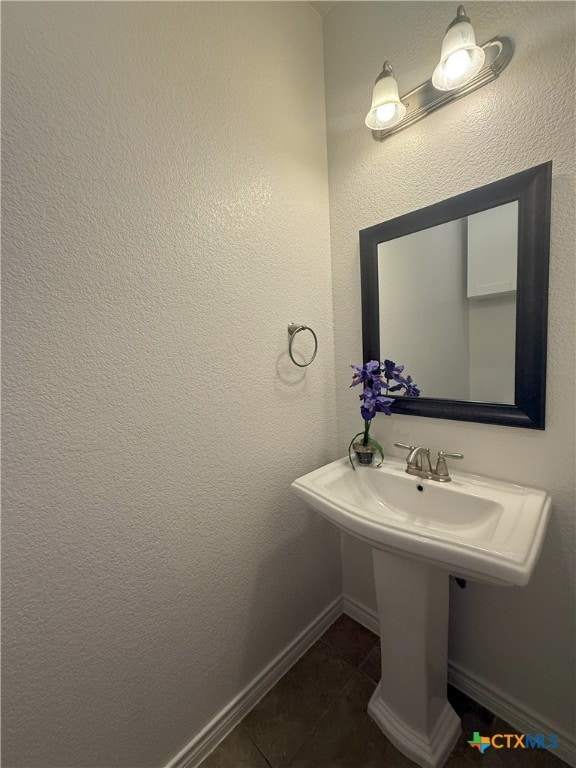 3312 Vineyard Trl, Harker Heights, TX 76548 - bathroom featuring tile patterned floors and baseboards