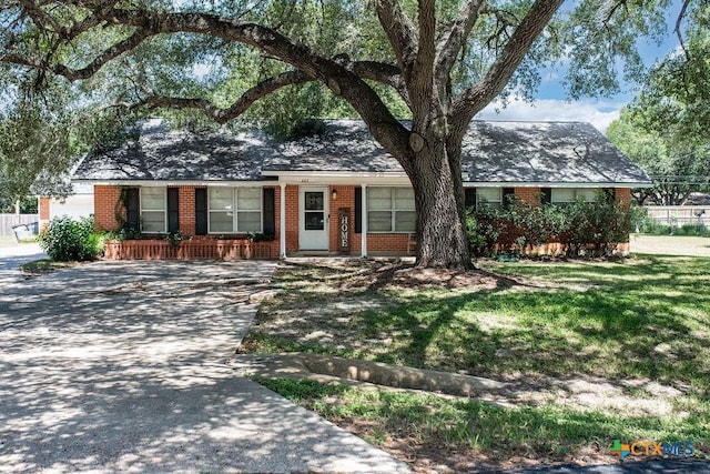 402 Dundee St, Victoria, TX 77904 - photo 1