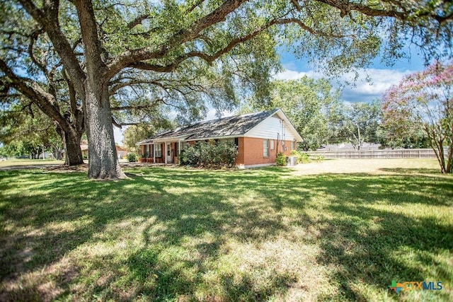 402 Dundee St, Victoria, TX 77904 - photo 3
