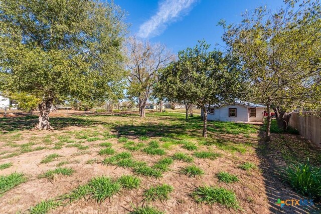 210 S Monterey St, Smiley, TX 78159 - view of yard