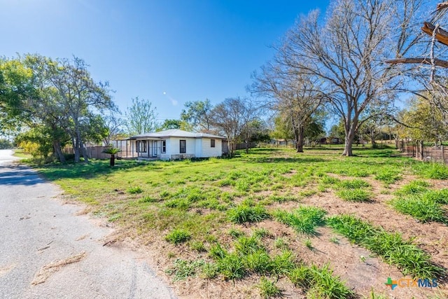 210 S Monterey St, Smiley, TX 78159 - view of yard