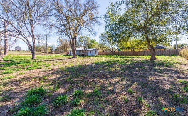 210 S Monterey St, Smiley, TX 78159 - view of yard