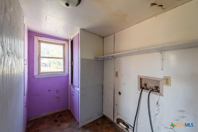 210 S Monterey St, Smiley, TX 78159 - laundry room with washer hookup
