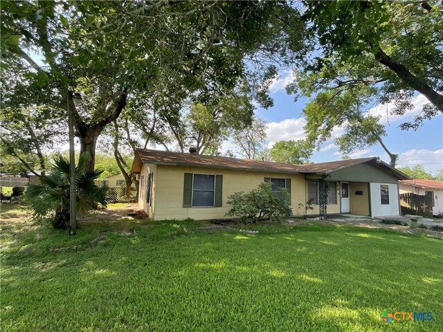 404 Svoboda St, Yoakum, TX 77995 - rear view of property