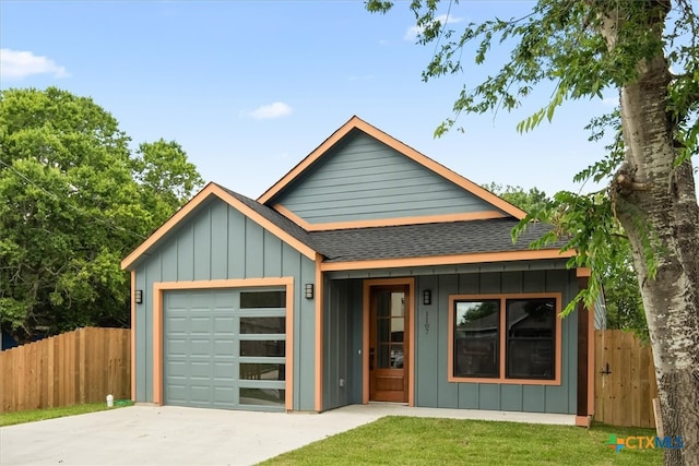 view of front facade featuring a front lawn and a garage