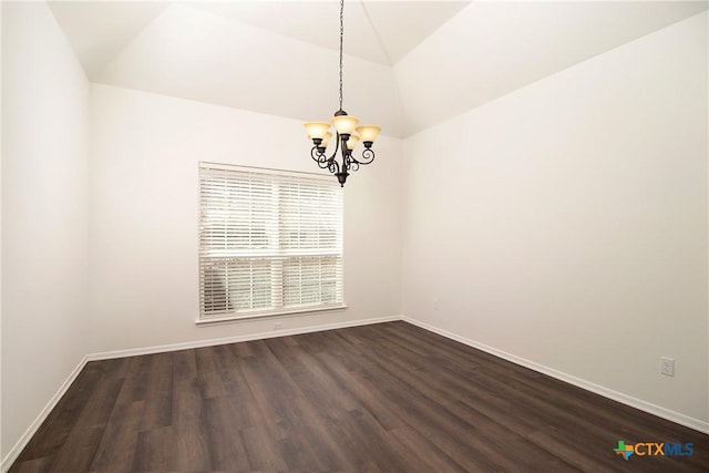 empty room with dark wood-style floors, lofted ceiling, a chandelier, and baseboards