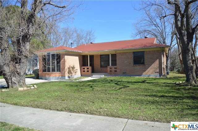 view of front of home with a front lawn