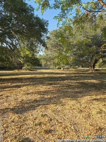 Listing photo 2 for 126,128,130,132 W Hampton Drive, Seguin TX 78155