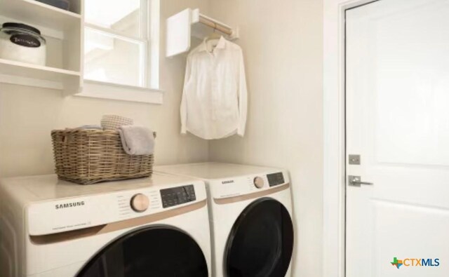 544 Bauer Loop, Liberty Hill, TX 78642 - laundry area featuring washing machine and clothes dryer