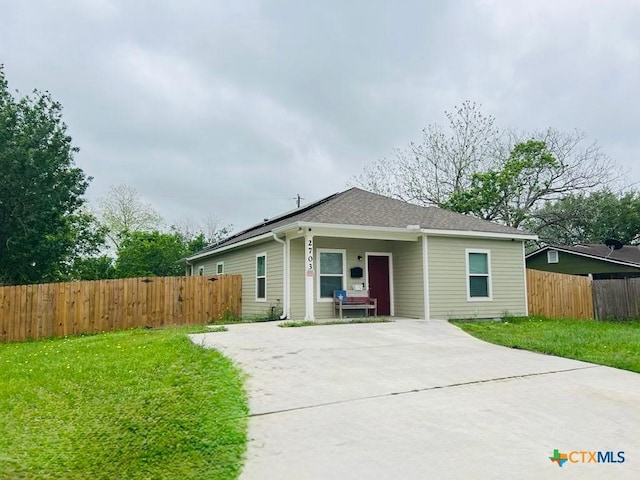2703 Cardinal St, Victoria, TX 77901 - view of front of home featuring driveway