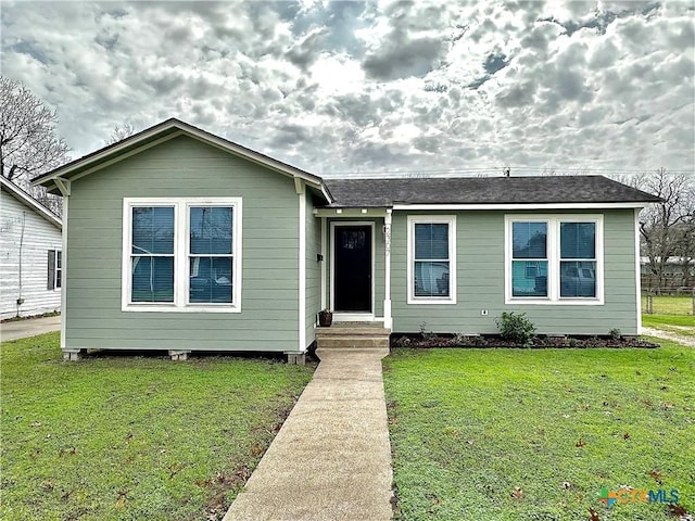 view of front of home with a front lawn