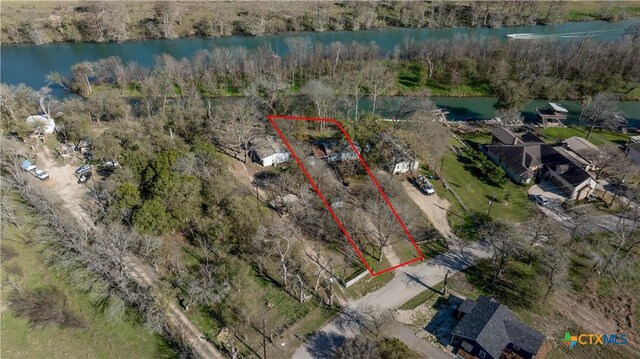 2021 Chinaberry Ln, New Braunfels, TX 78130 - aerial overview of property's location featuring a nearby body of water and property boundaries highlighted