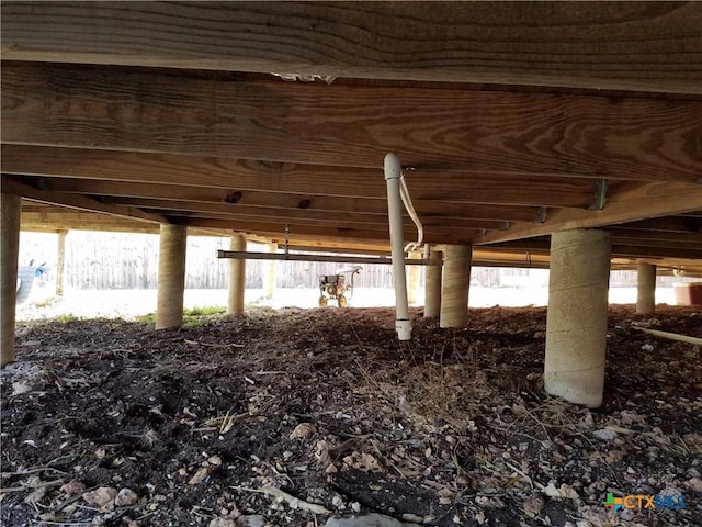 2413 Fuller Dr, Canyon Lake, TX 78133 - inside crawl space