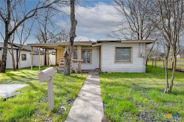 bungalow-style home featuring a front lawn