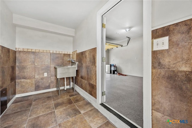 34 Spruce Dr, Belton, TX 76513 - bathroom featuring tile walls