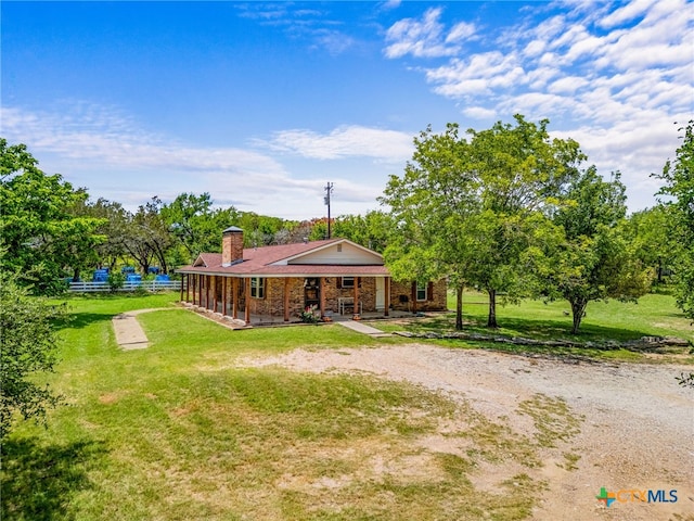 ranch-style house featuring a front yard