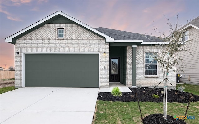 view of front facade featuring a garage and a lawn