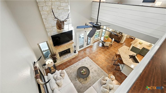 405 Pinnacle Pkwy, New Braunfels, TX 78132 - living room featuring a fireplace, ceiling fan, and a towering ceiling
