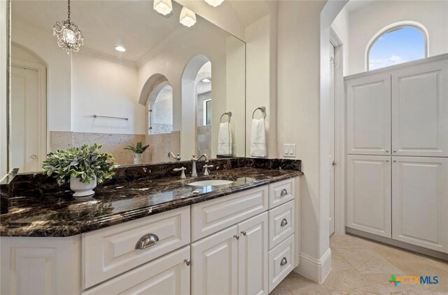 124 Schooner Dr, Lakeway, TX 78738 - full bathroom with vanity