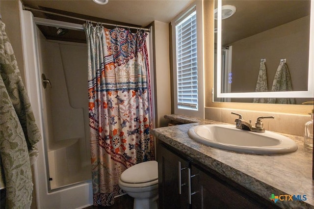 3270 Fm 671, Luling, TX 78648 - full bath featuring visible vents, toilet, curtained shower, and vanity
