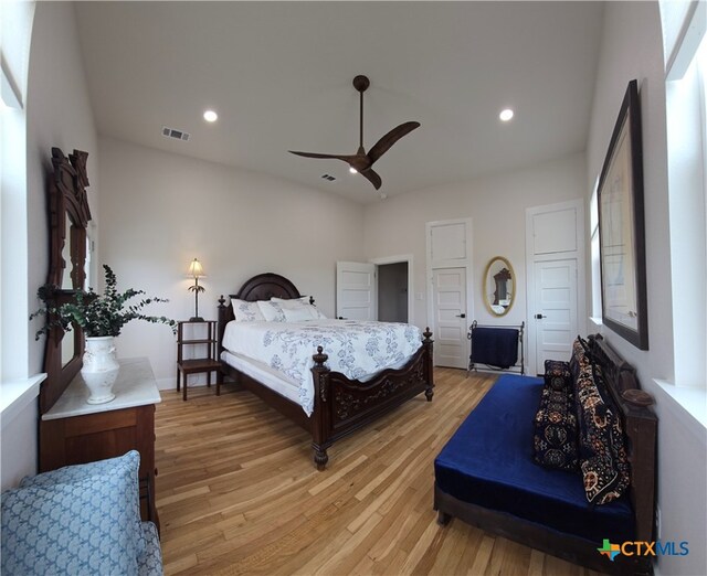 bedroom with light wood-style floors, recessed lighting, visible vents, and ceiling fan