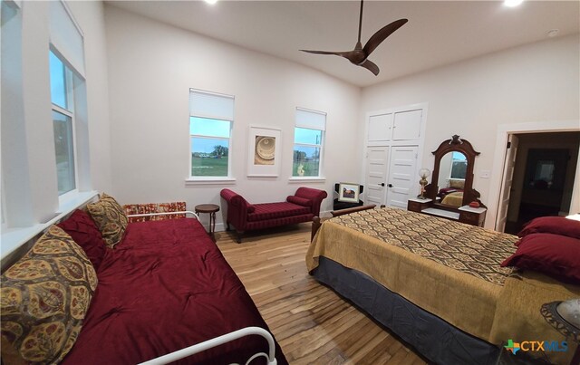 bedroom featuring light wood-style flooring and a ceiling fan