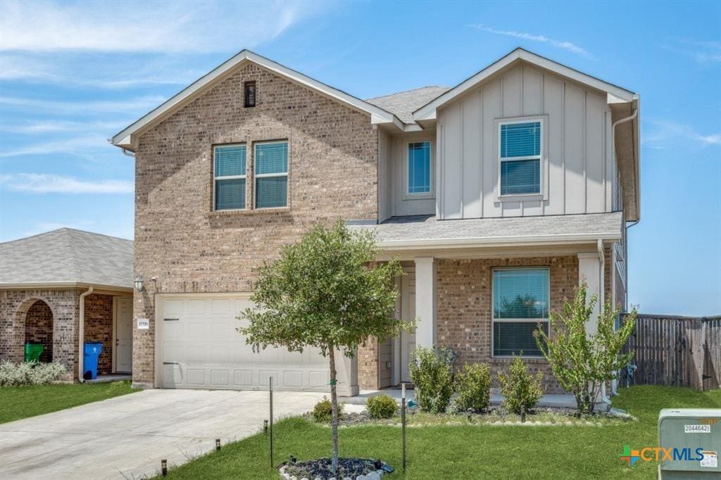 view of front facade featuring a front yard and a garage