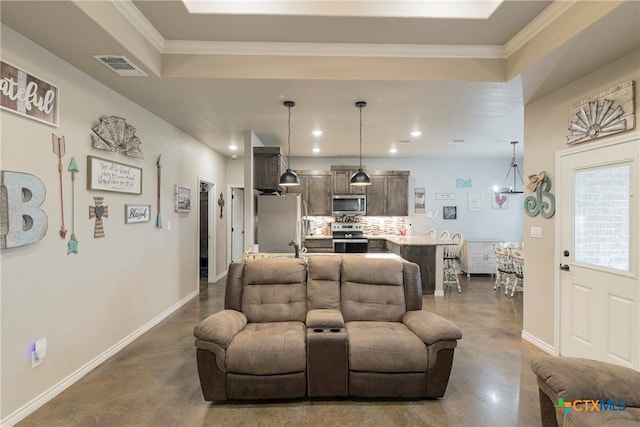 living room featuring recessed lighting, visible vents, baseboards, ornamental molding, and finished concrete floors