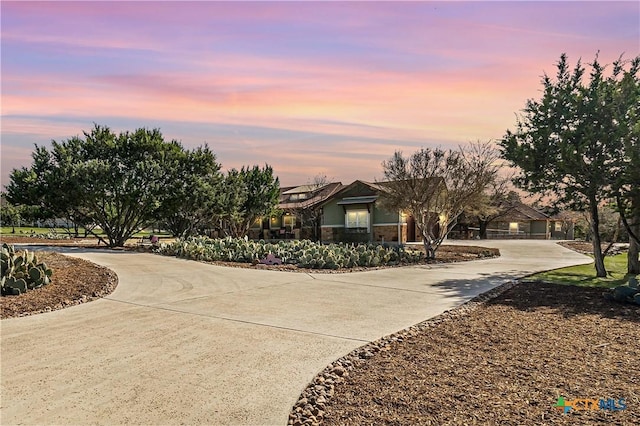 view of front of property with curved driveway