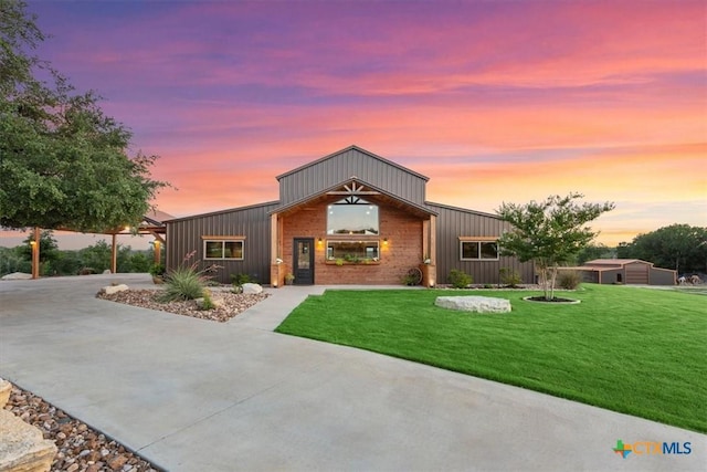 343 Riverside Dr, Killeen, TX 76542 - mid-century inspired home featuring a front lawn and board and batten siding