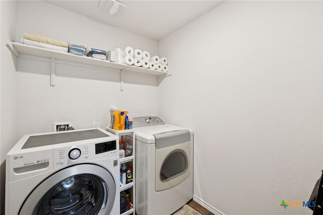 1004 Norway Dr, Seguin, TX 78155 - washroom with separate washer and dryer and baseboards