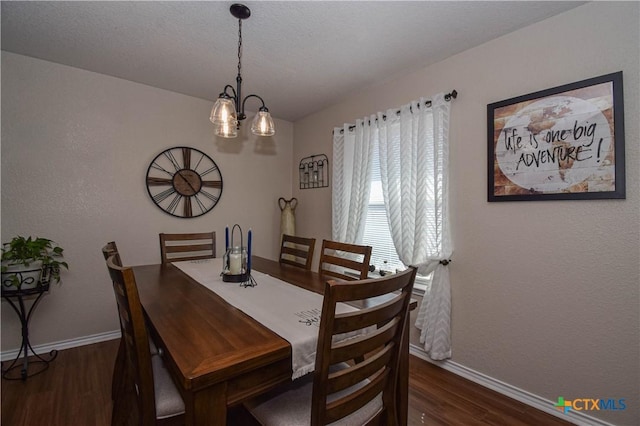 dining area with a notable chandelier, dark wood-style floors, and baseboards