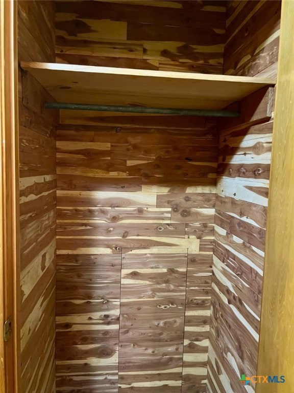 6414 Fm 234 N, Edna, TX 77957 - view of closet