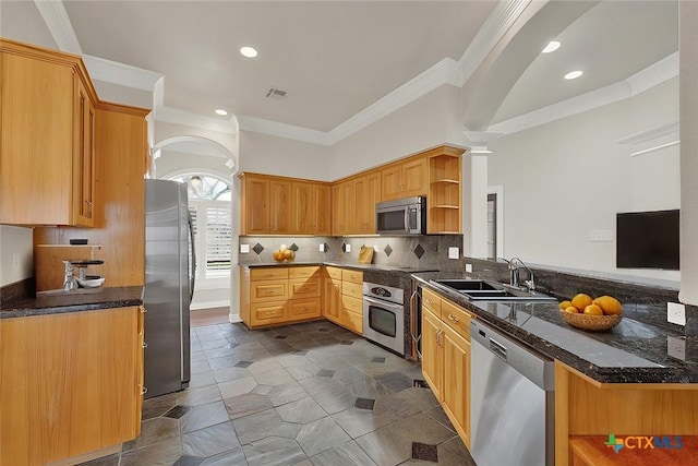 kitchen with sink, crown molding, appliances with stainless steel finishes, kitchen peninsula, and backsplash