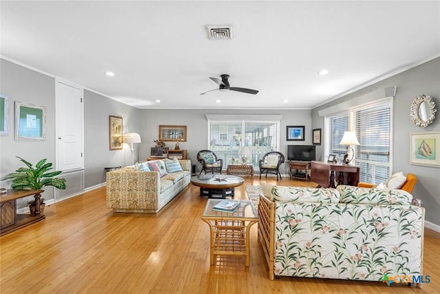 living room featuring ceiling fan, light hardwood / wood-style floors, and crown molding