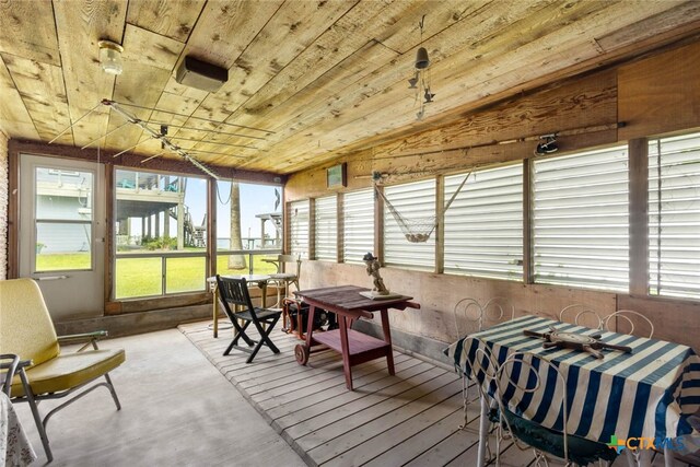 100 Bayshore Drive, Ingleside On The Bay, TX 78362 - sunroom with outdoor dining area