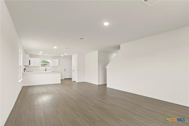1007 Antelope Trl, Temple, TX 76504 - unfurnished living room featuring dark wood finished floors and recessed lighting