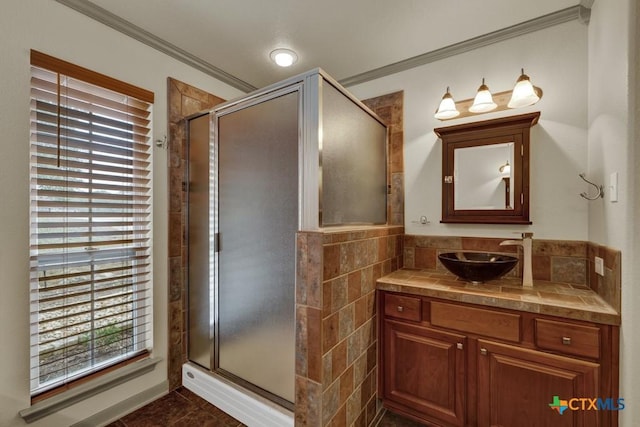 bedroom with a raised ceiling and ceiling fan