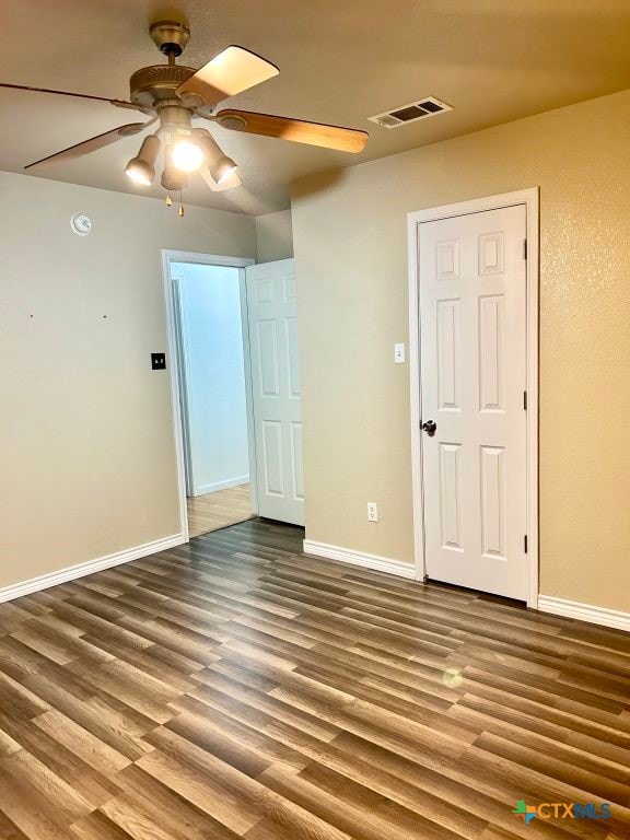 unfurnished room with wood-type flooring and ceiling fan