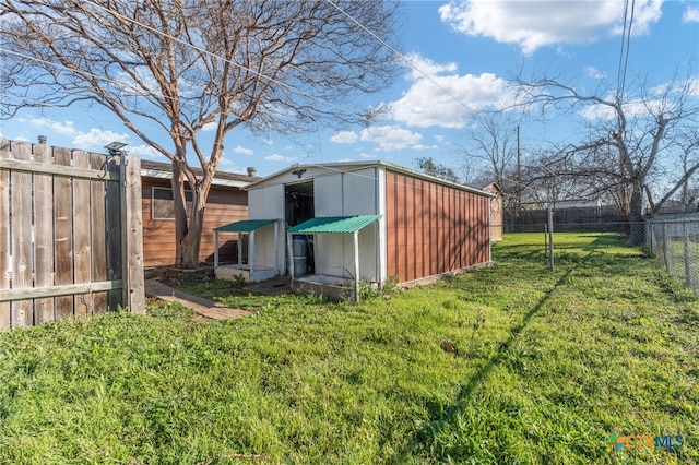 view of outdoor structure featuring a yard