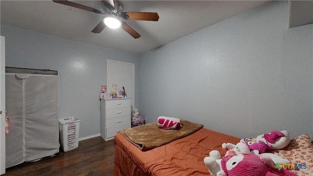 bedroom with dark wood-style floors and ceiling fan