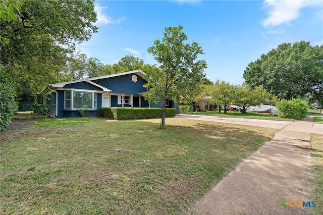 view of front of property with a front yard