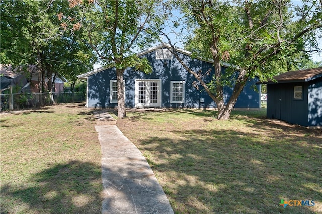 view of front of property with a front yard