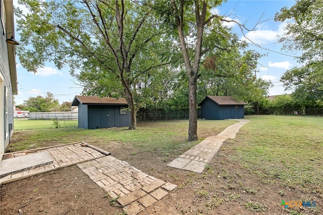 view of yard with a storage shed