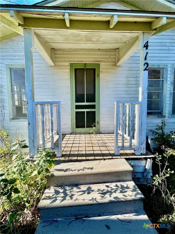 property entrance with covered porch