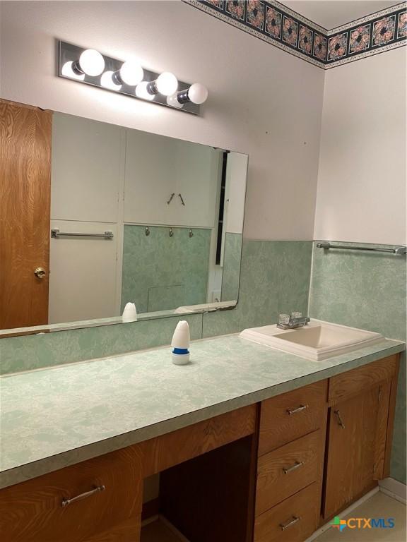 589 Bluebonnet Ln, Yoakum, TX 77995 - bathroom with vanity and wainscoting