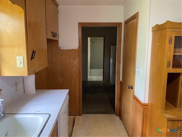 589 Bluebonnet Ln, Yoakum, TX 77995 - laundry area featuring a sink and cabinet space